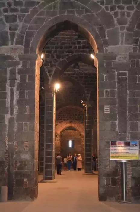 keci-burcu-464x700 Diyarbakır Tarihi: Keçi Burcu ve Taşların Sırrı